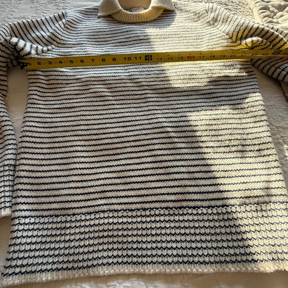 J CREW Blue and Cream Men's Sweater - Picture 8 of 11